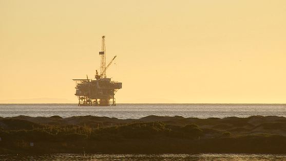 drilling-rig_damian-gadal-flickr.png