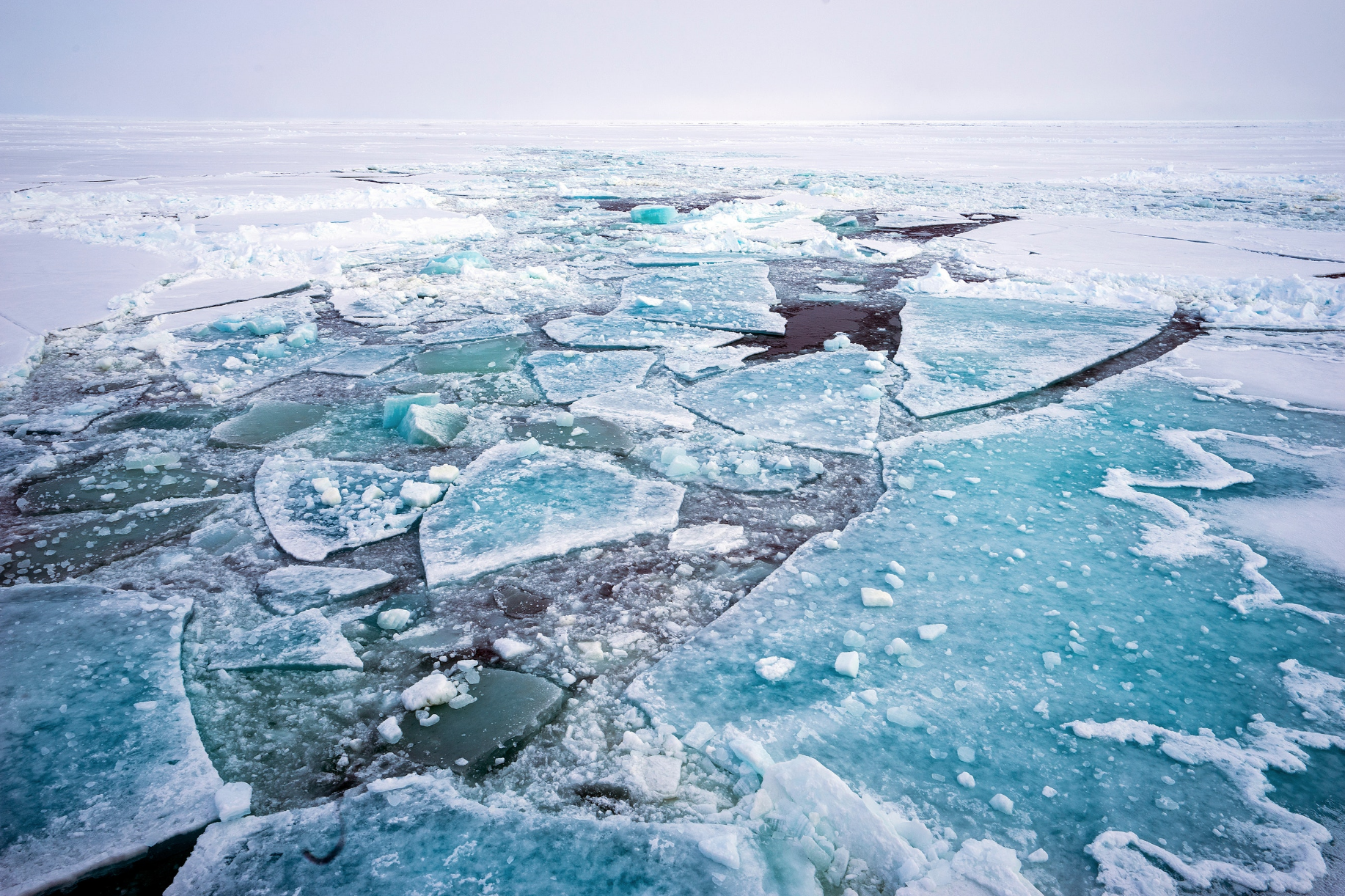 Ice may. Арктические моря. Вода Ледовитого океана. Арктика города. Небоскреб в Арктике.