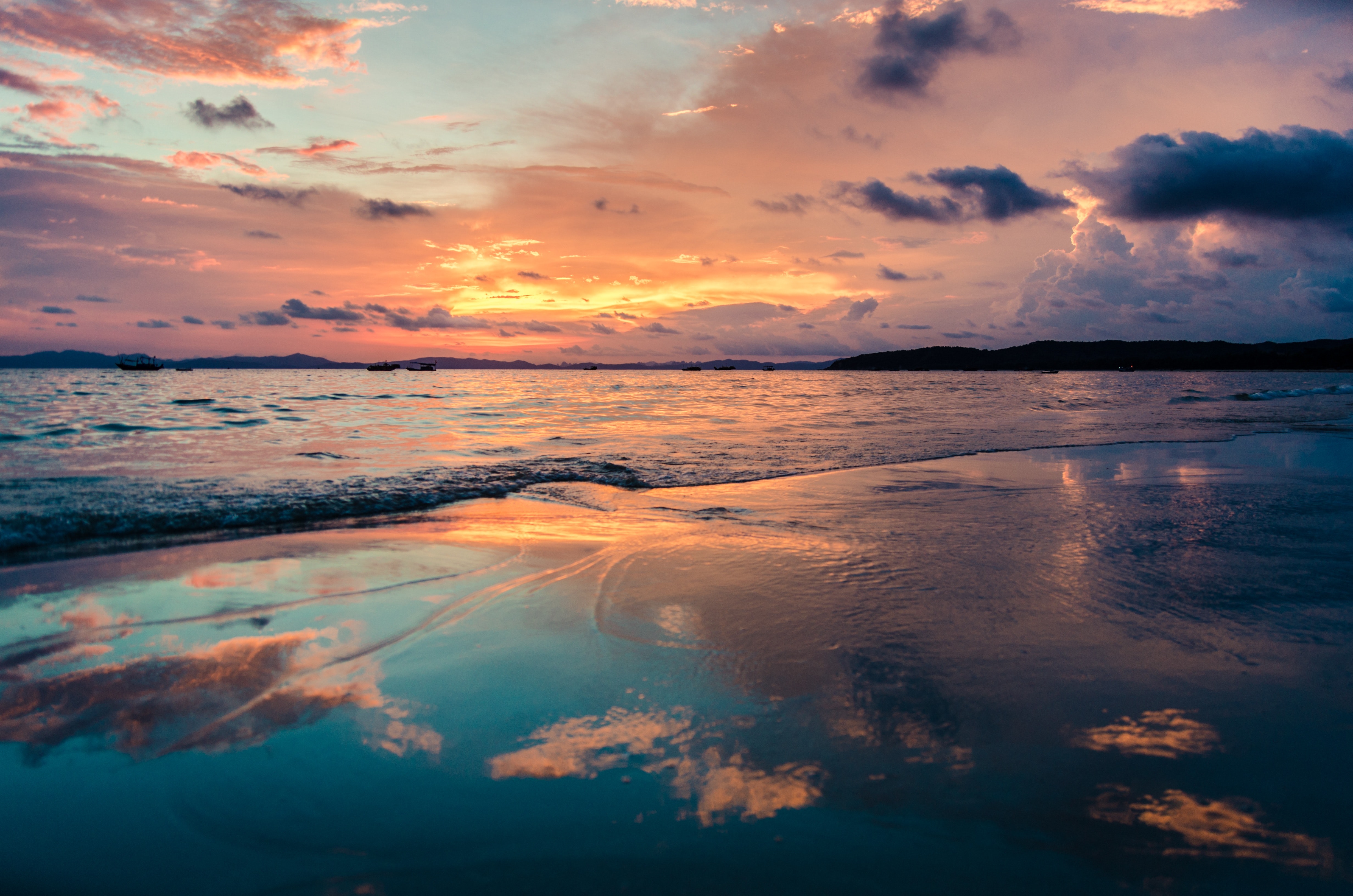 beach-clouds-dawn-262325