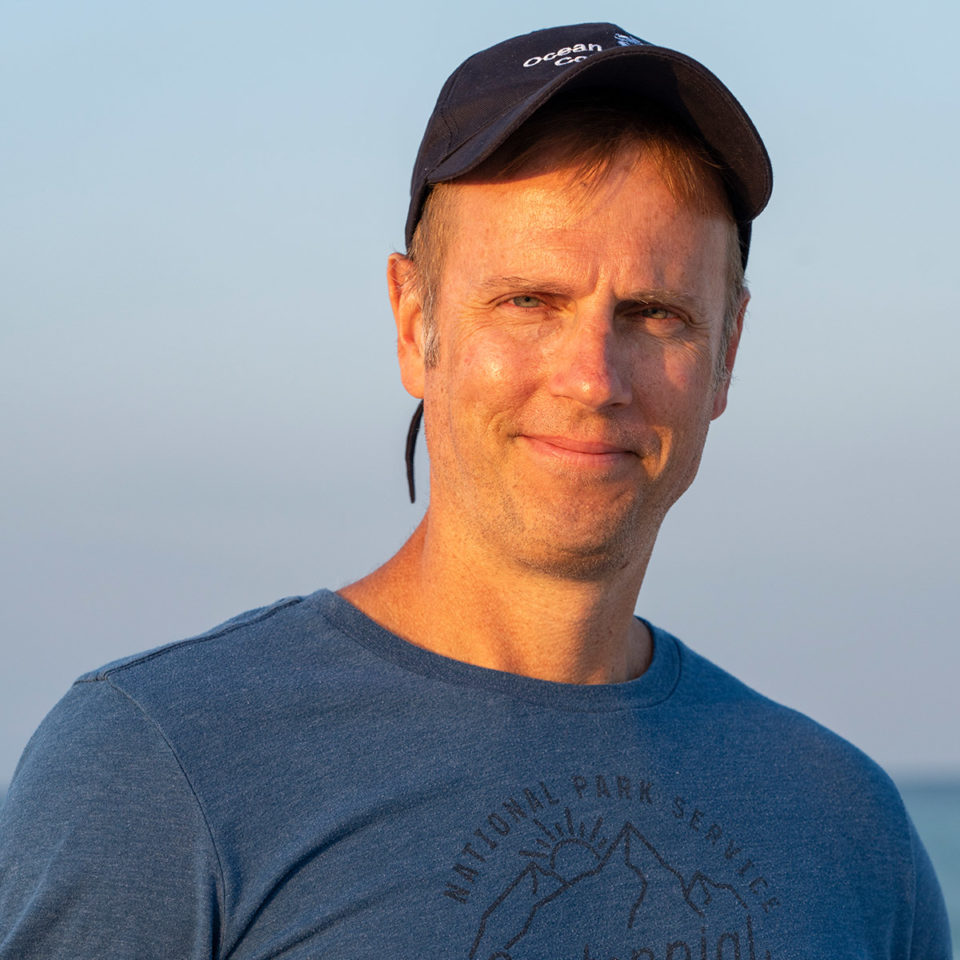 2020_ChrisRobbins_Headshot