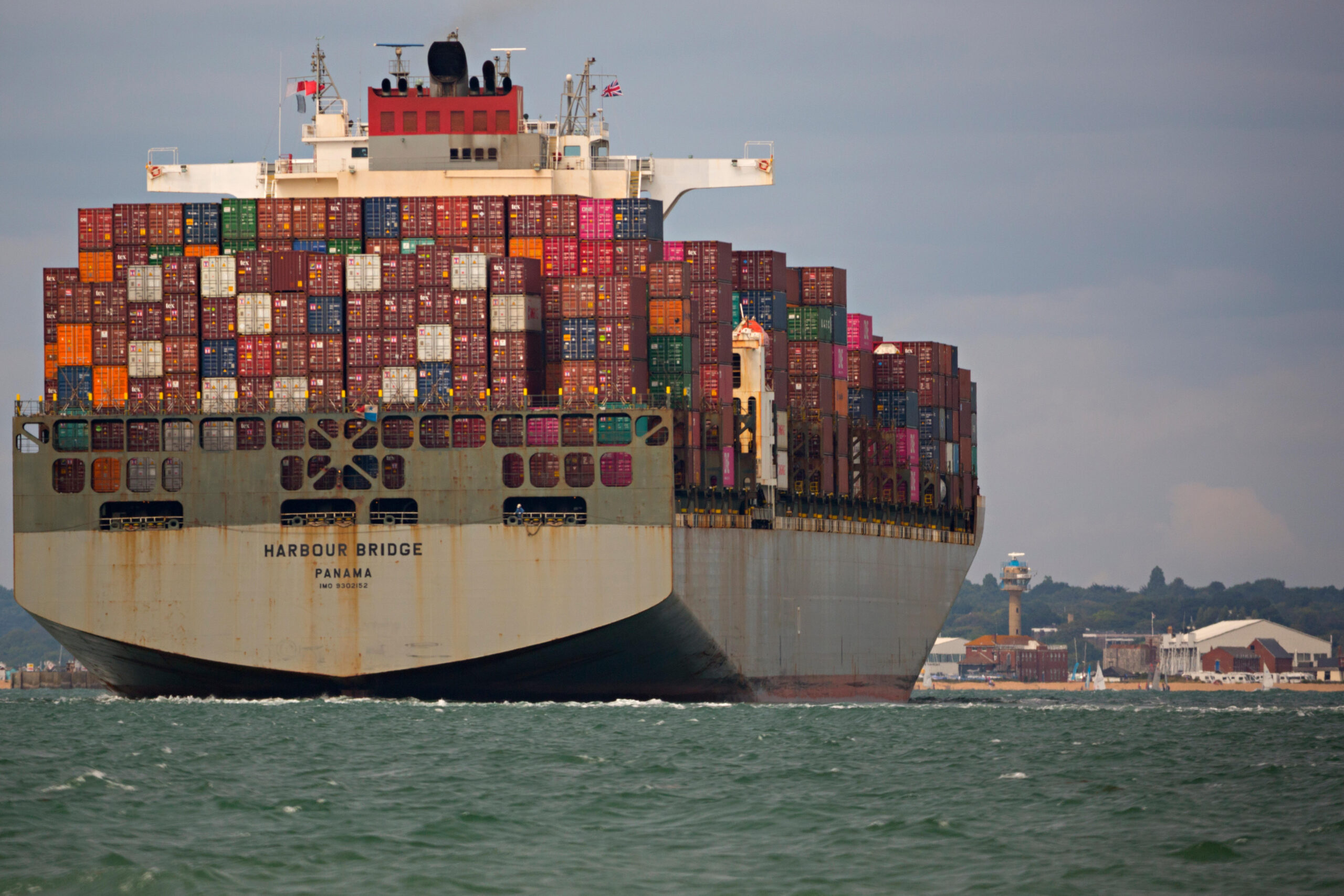 W4AFJ9 Ship,Harbour Bridge,,Panama, Container,Ship,Southampton,Terminal,The Solent,China,Europe,import,trade,