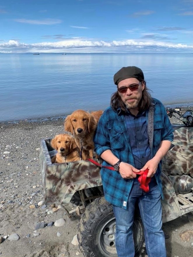Jonathon Ross and two dogs by the seaside