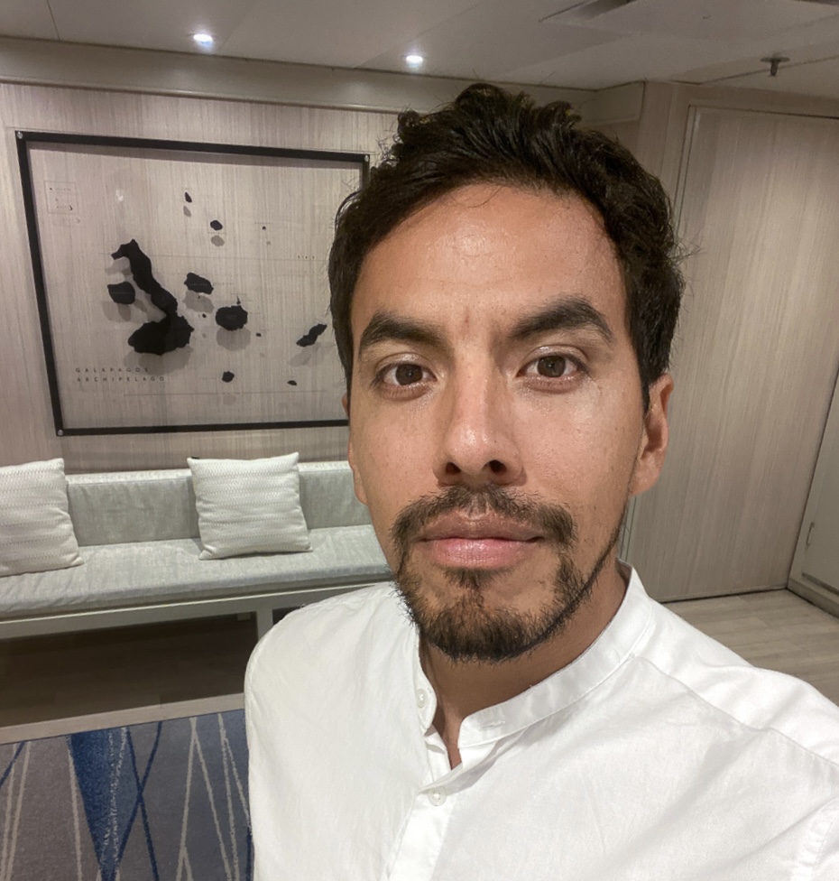 Headshot of Andrés Ballesteros